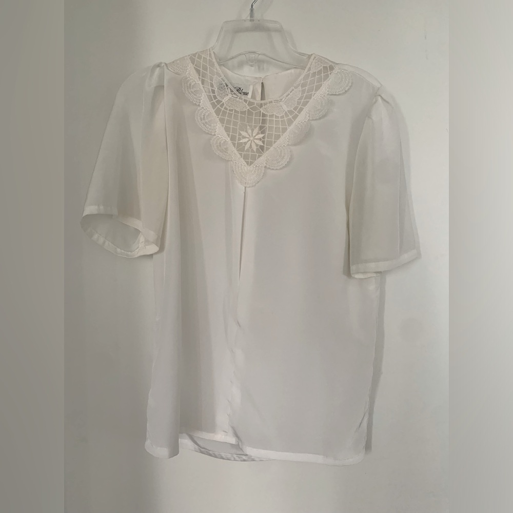 La Blouse white blouse (Size: M)